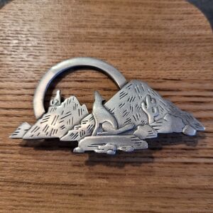 Vintage JJ 1988 coyotes howling at the moon ladies brooch pin pewter